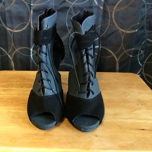 Heels - Picture 2 of 3